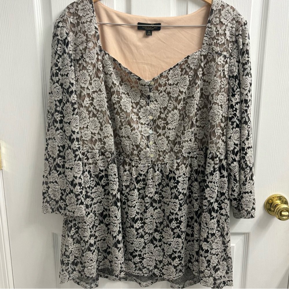 Suzanne Betro Babydoll Top 4X Lace Overlay Black White Sweetheart Neck Peplum